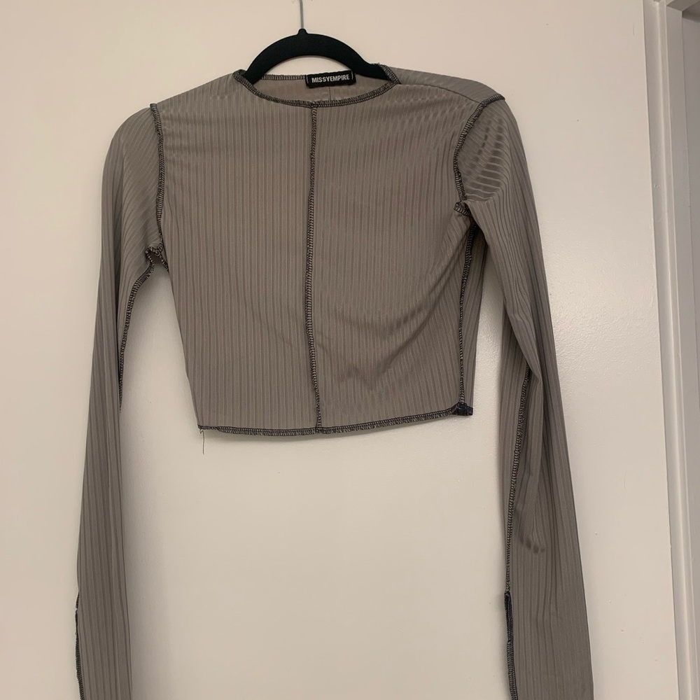 Exposed hem long sleeve